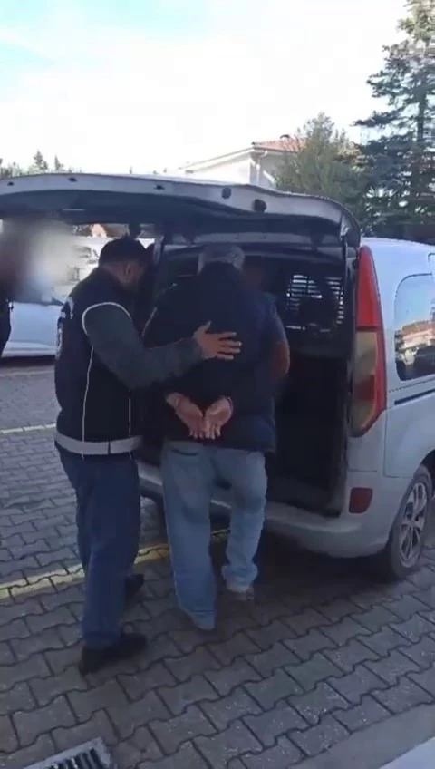 Taksiden yolcu yerine 3 kaçak göçmen çıktı
