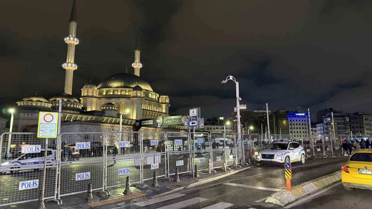 Taksim’de 1 Mayıs için kapatılan yollar açılmaya başladı
