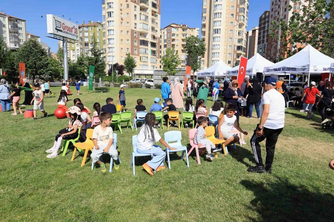 Talas Belediyesi’nden çocuklara karne hediyesi
