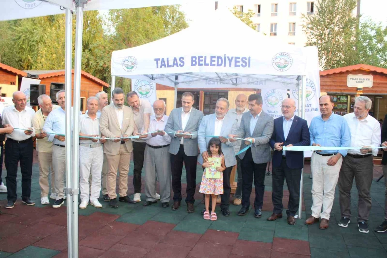 Talas’ta Sahaflar Çarşısı açıldı
