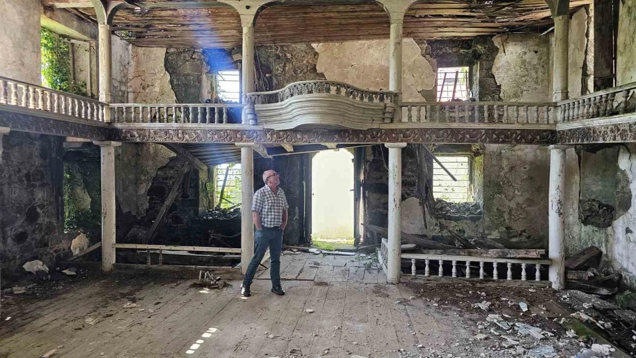 Tarihi cami 20 yıldır restorasyon bekliyor: "Bir 20 yıl daha bekleyemeyiz"

