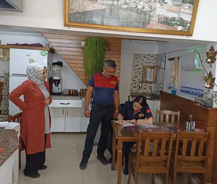 Tarihi Çarşı esnaflarına yangın tedbiri denetimi
