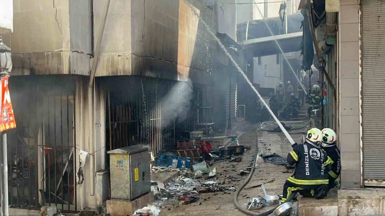 Tarihi çarşıdaki yangı kontrol altına alındı
