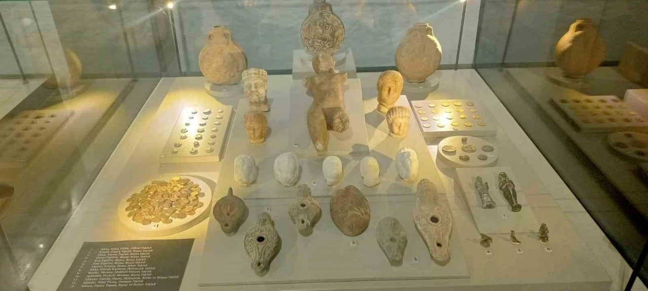 Tarihi eser kaçakçılığına dikkat çeken sergi ziyaretçilerini ağırlıyor
