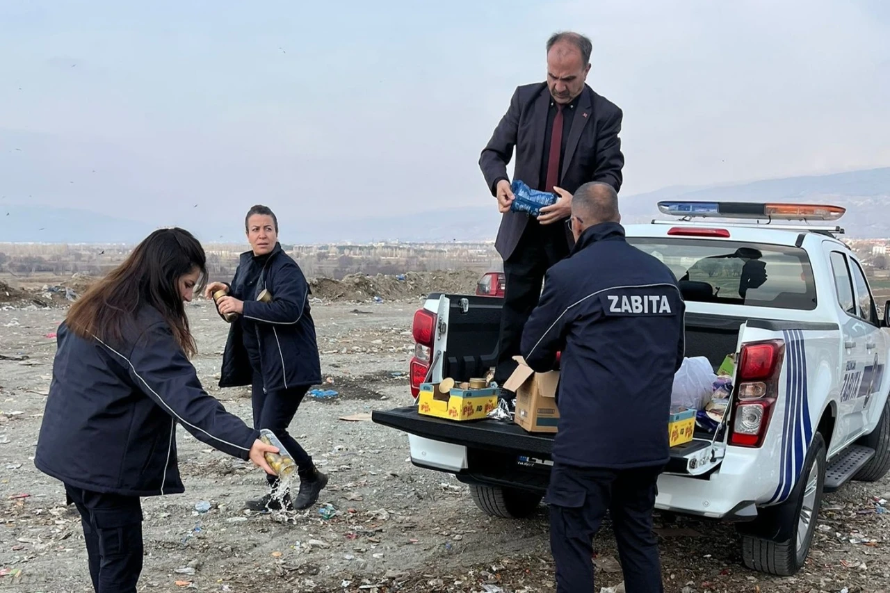 Tarihi ge&ccedil;miş &uuml;r&uuml;n satan marketlere zabıta m&uuml;dahalesi
