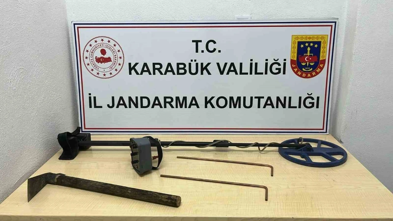 Tarihi kentte defineciler suçüstü yakalandı
