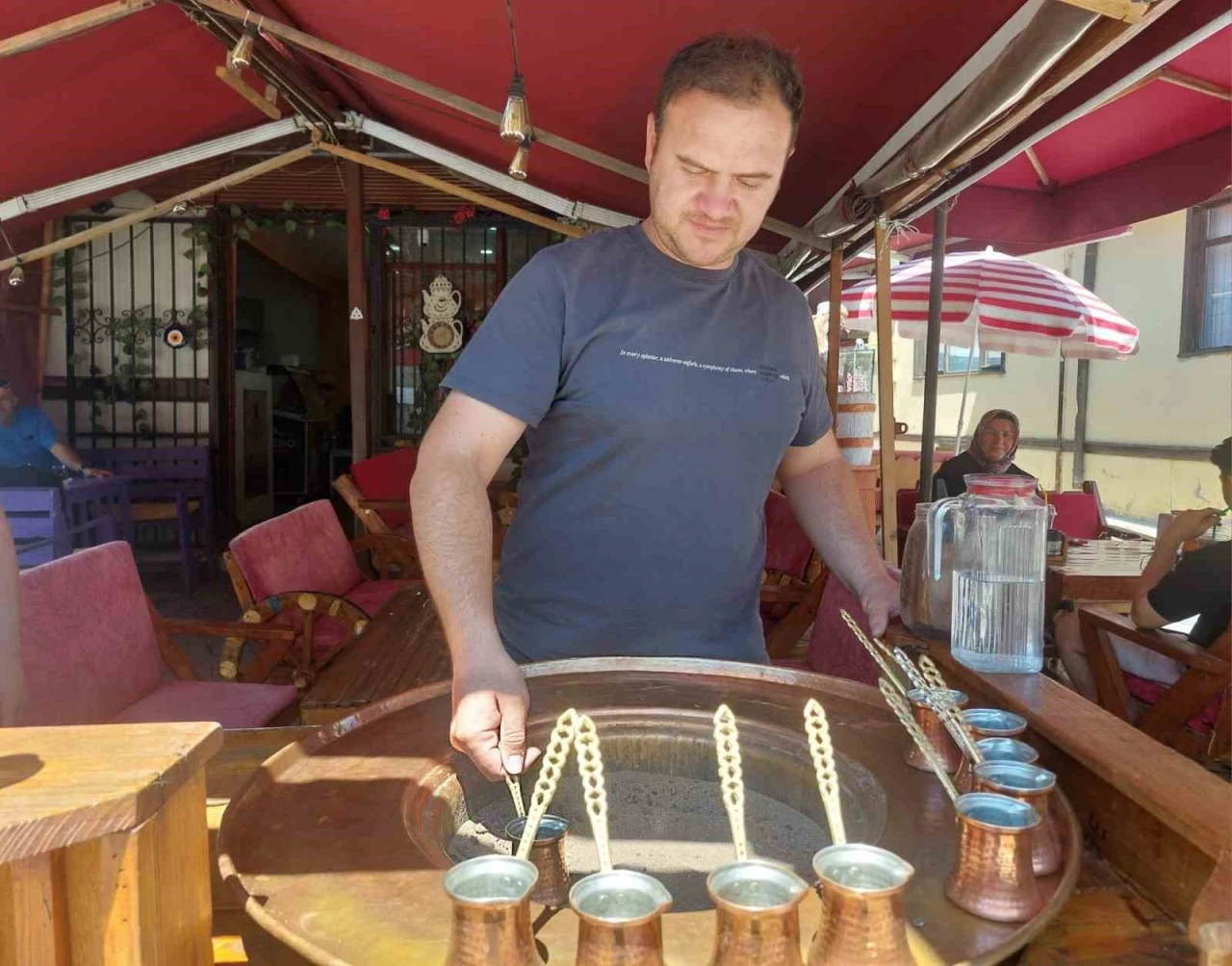 Tarihi Odunpazarı bölgesi esnafı umudunu yaz sonuna bağladı
