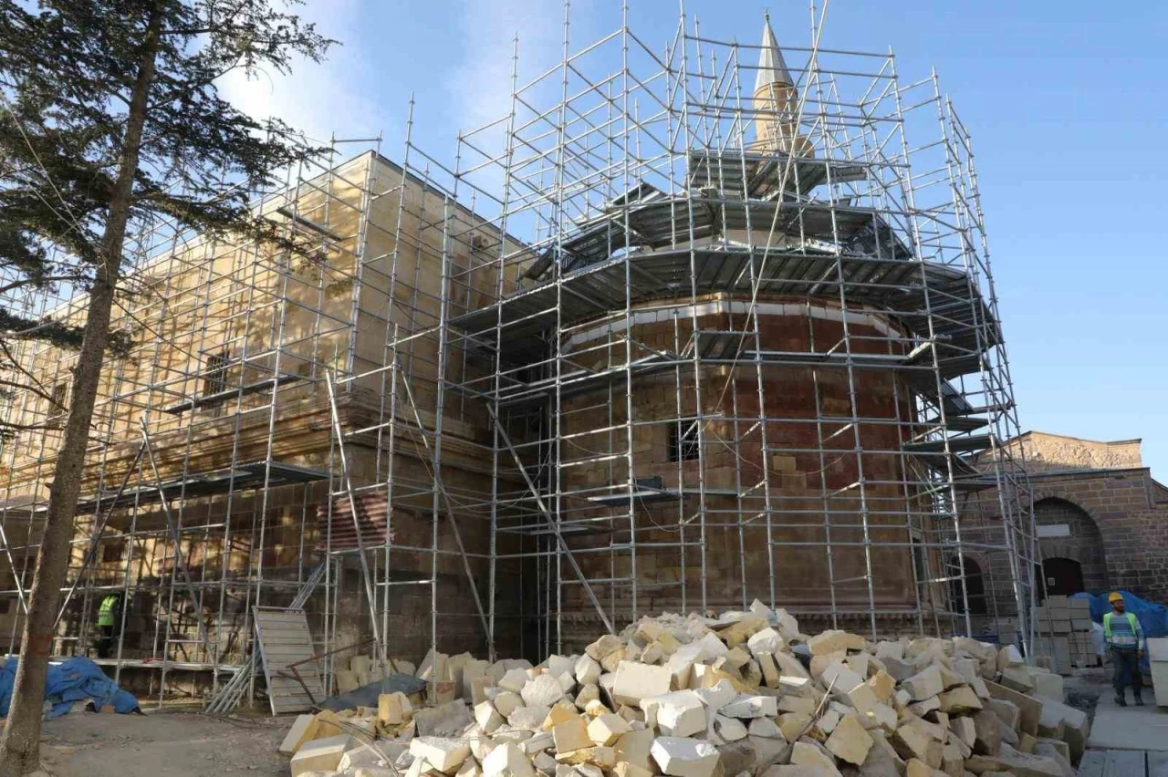 Tarihi Sungurbey Cami yeniden ibadete açılacak