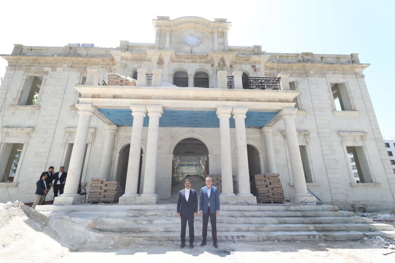 Tarihi valilik binasında restorasyon &ccedil;alışmaları s&uuml;r&uuml;yor
