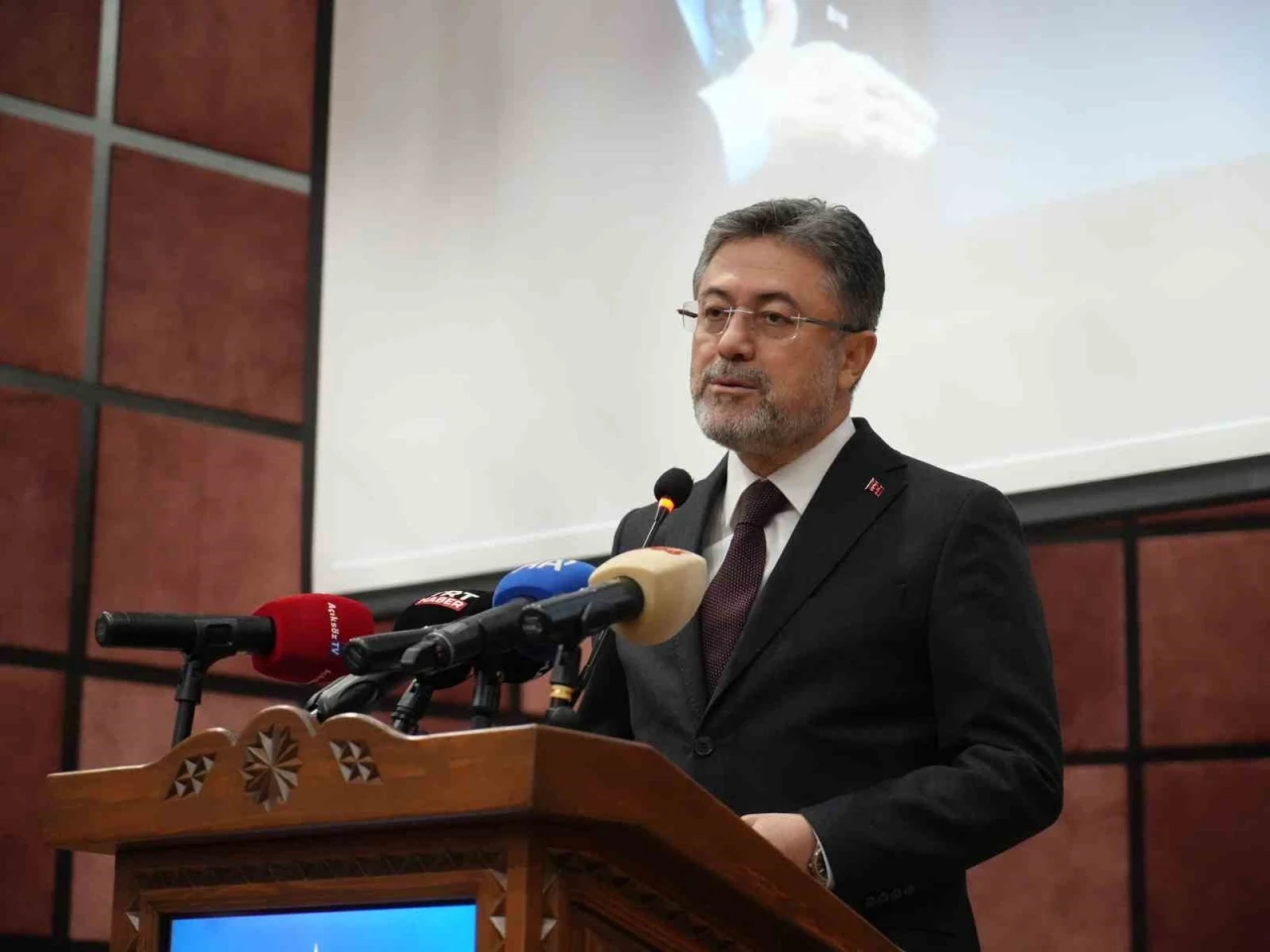 Tarım ve Orman Bakanı İbrahim Yumaklı&rsquo;dan CHP&rsquo;li belediyelere su eleştirisi:
