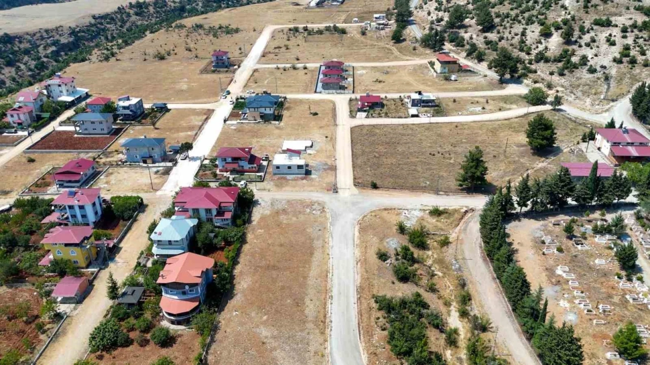Tarsus Belediyesi Kahraman Gülek’te yol ve ulaşım çalışmalarını sürdürüyor
