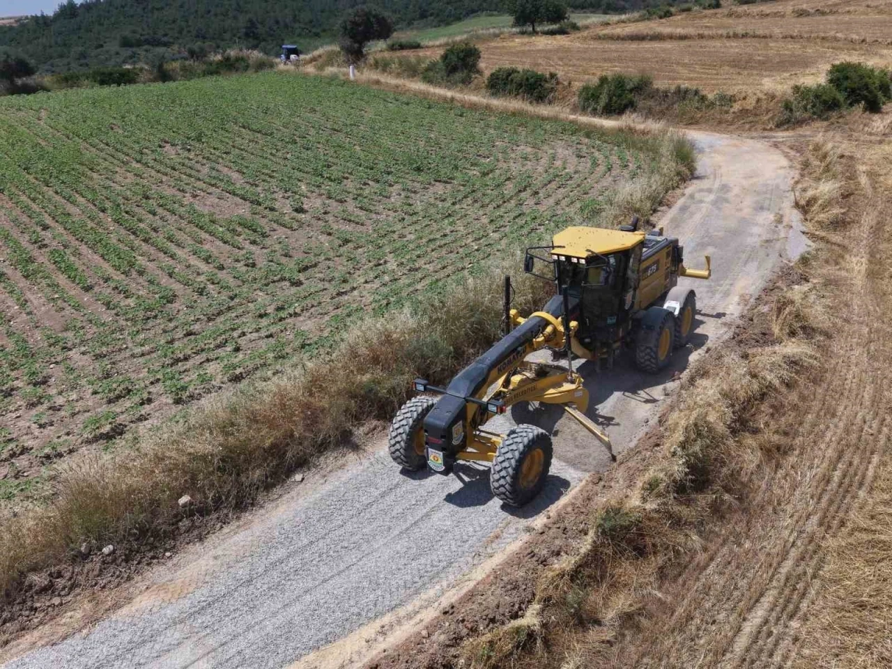 Tarsus Belediyesinden hasat öncesi kırsal yollara 
