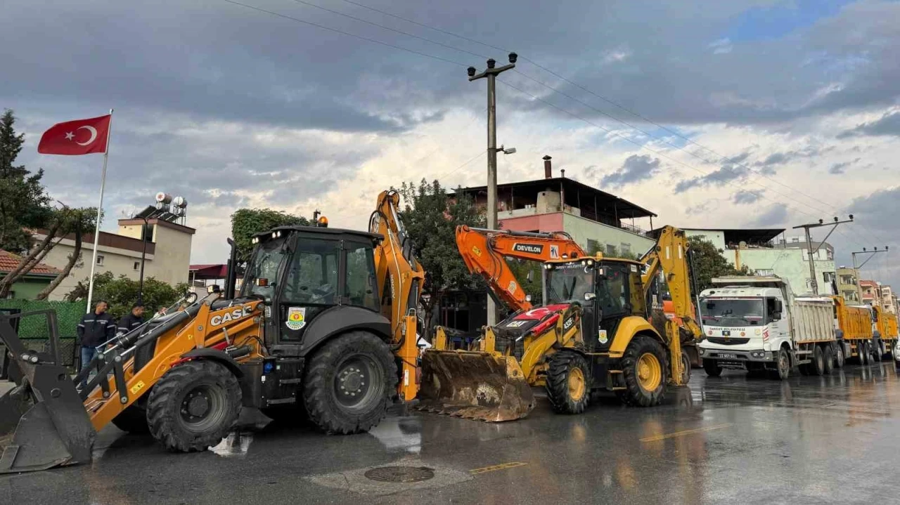 Tarsus’ta gece boyunca yağış mesaisi
