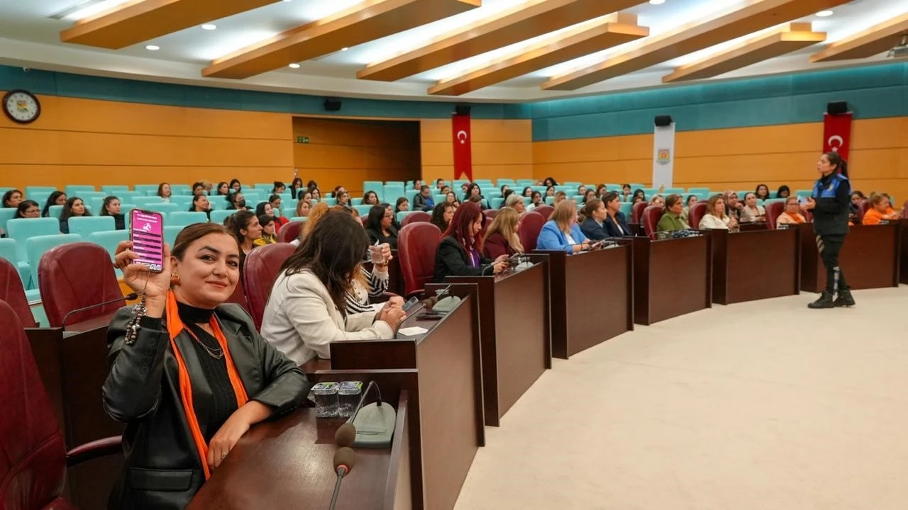 Tarsus’ta kadına şiddetle mücadele için farkındalık programı
