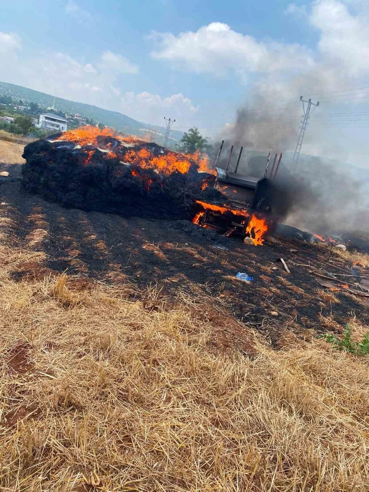 Tarsus&rsquo;ta saman balyaları alevlere teslim oldu
