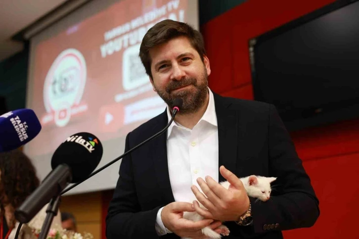 Tarsus’ta Sokak Hayvanları Çalıştayı düzenlendi: Başkan kürsüye sokak kedisiyle çıktı

