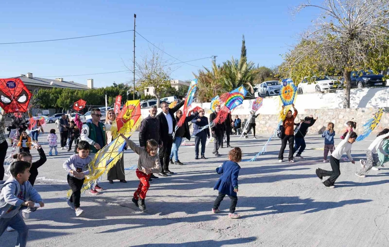 Tarsus’ta ’Uçurtma Şenliği’ renkli görüntülere sahne oldu