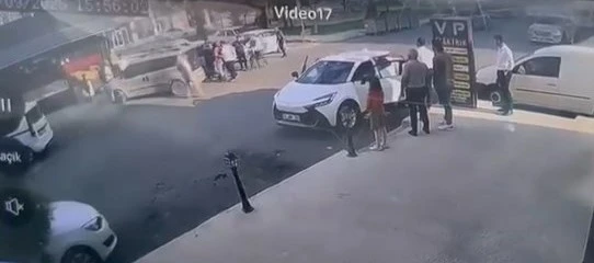Tartıştığı sürücüye saldırdı: O anlar kamerada
