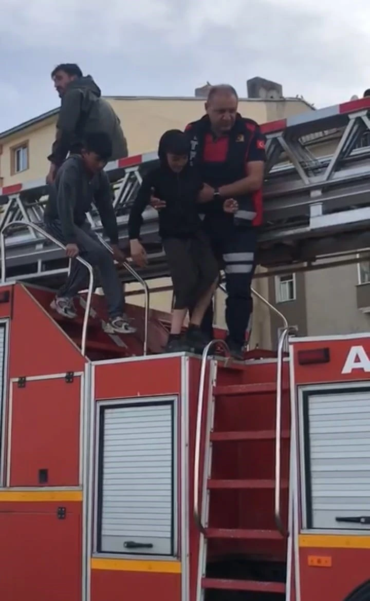 Taşlı&ccedil;ay Deresi&rsquo;nde mahsur kalan 2 &ccedil;ocuk kurtarıldı
