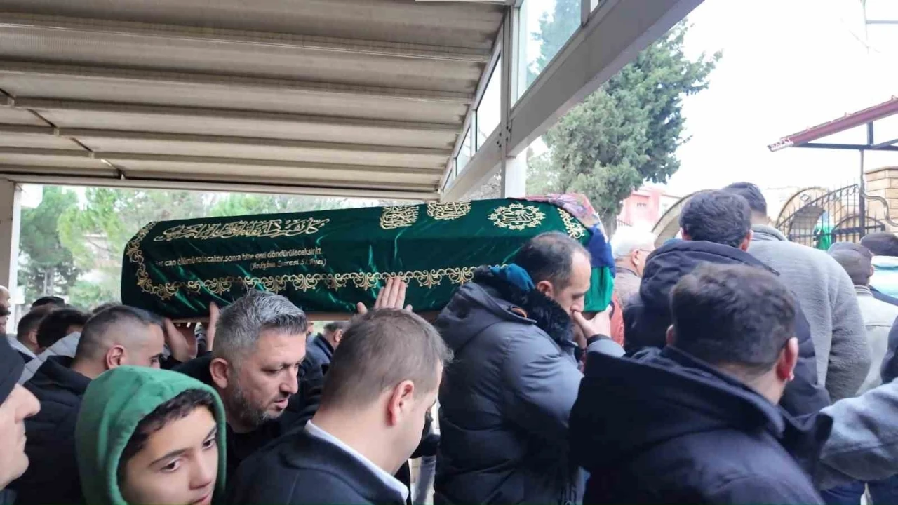 Tatil faciayla bitti: 3 yaşındaki &ccedil;ocuk toprağa verildi
