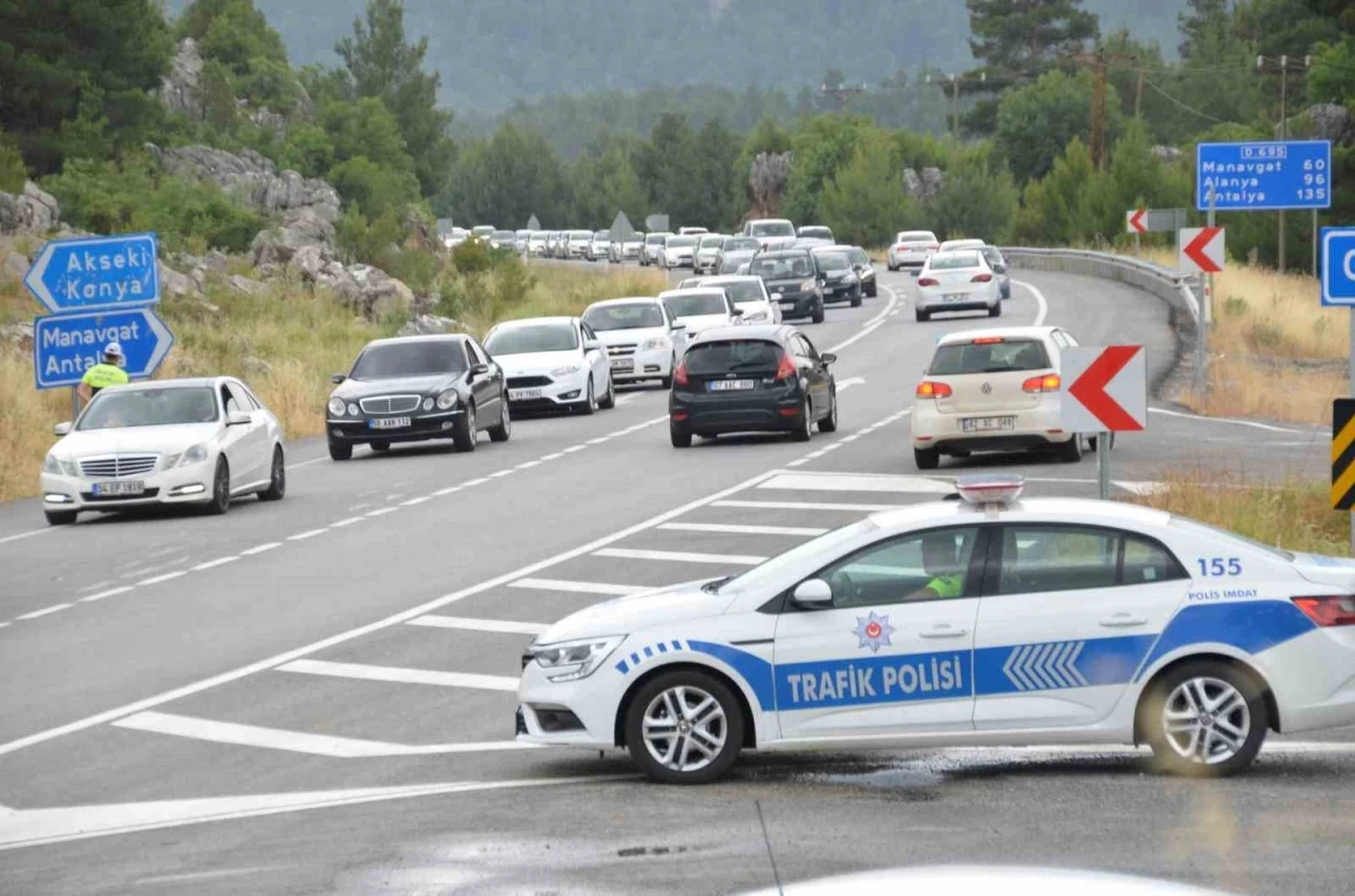 Tatilcilerin dönüş yolunda trafik yoğunluğu
