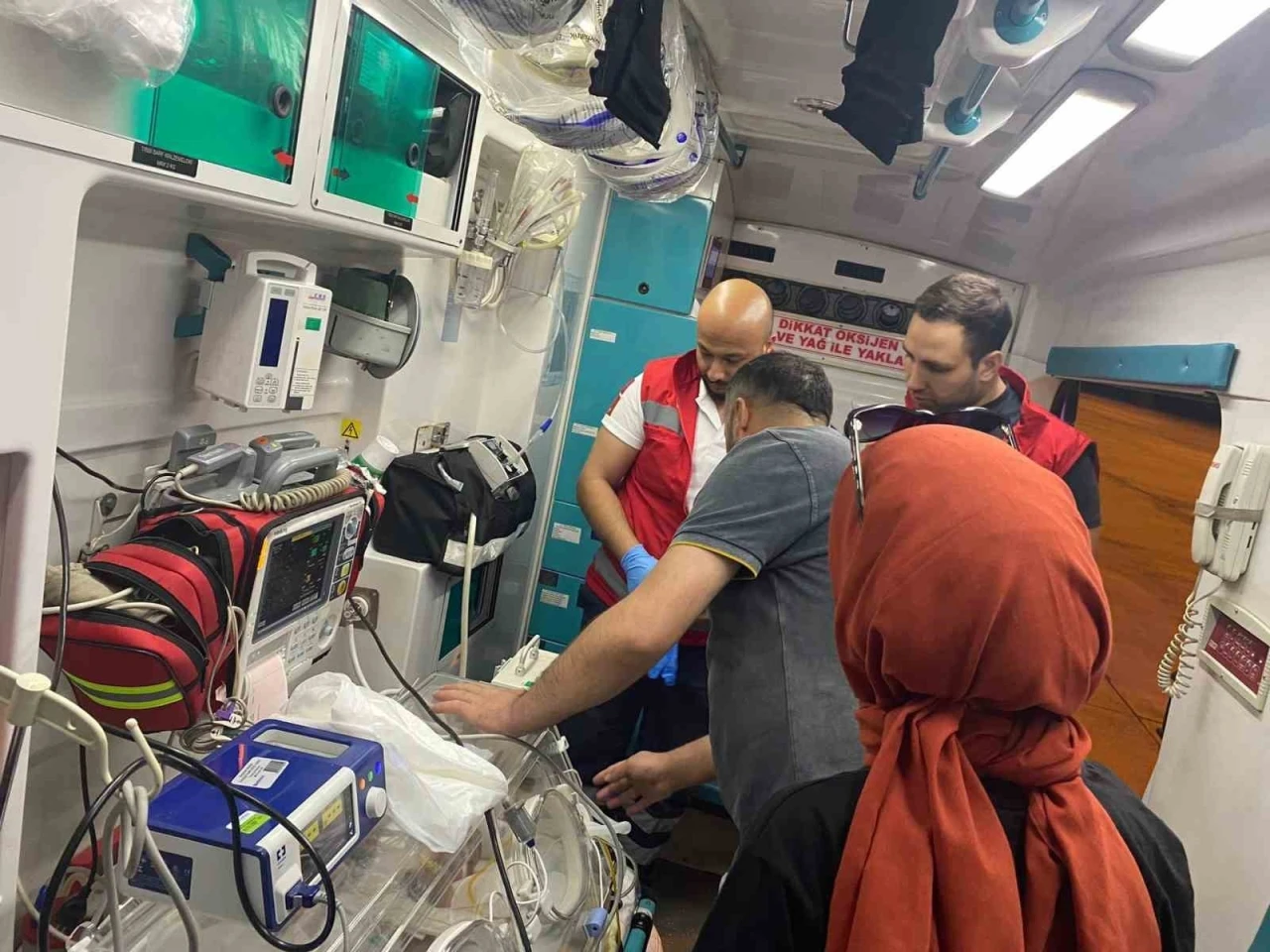 Tatvan’da doğan bebek Ankara’ya sevk edildi
