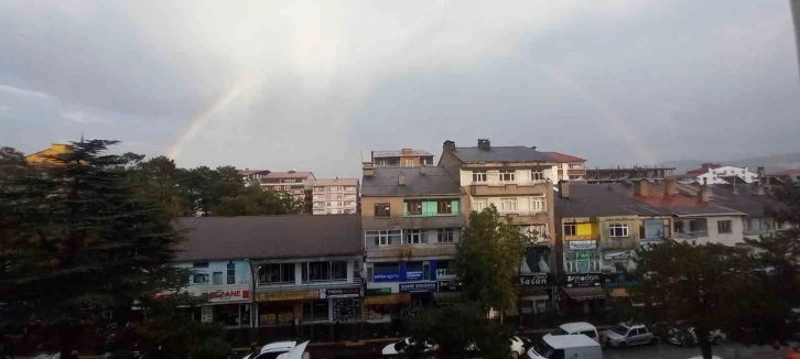 Tatvan&rsquo;da g&ouml;kkuşağı g&uuml;zelliği
