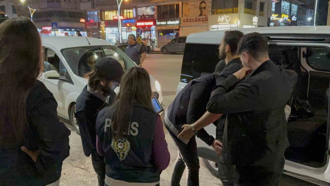Tatvan&rsquo;da huzur uygulaması: 1 g&ouml;zaltı
