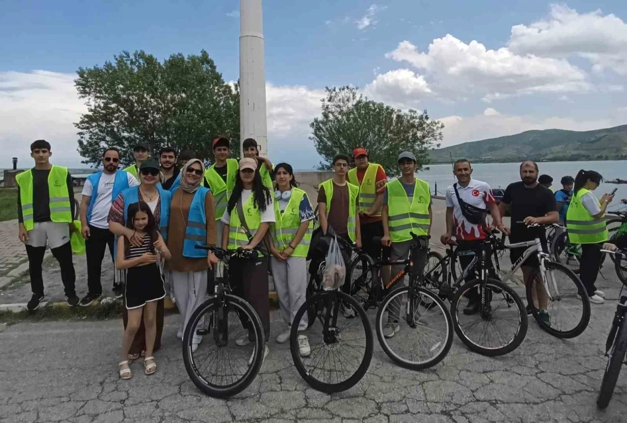 Tatvan&rsquo;da pedallar sağlıklı yarınlar i&ccedil;in &ccedil;evrildi
