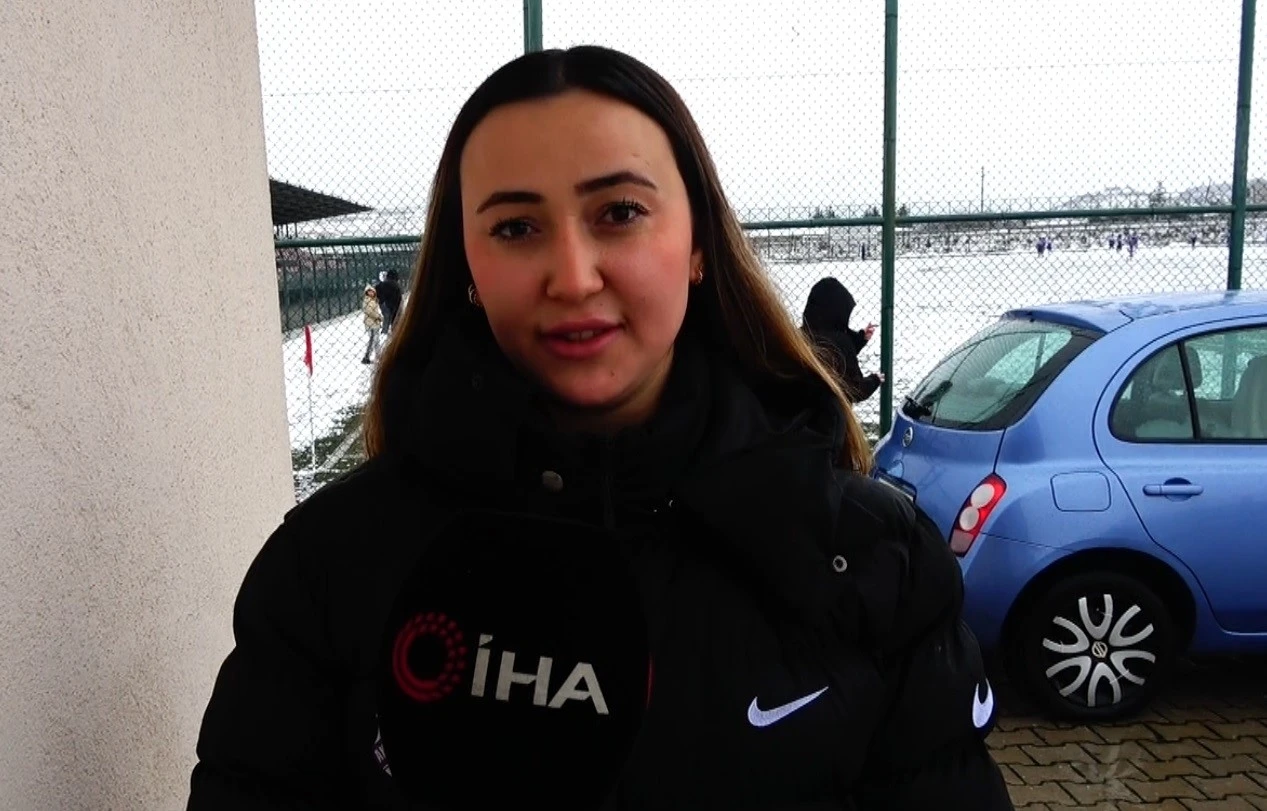 Tavşanlı Akıncılarspor Kadın Futbol Takımı yeni sezon hazırlıklarını s&uuml;rd&uuml;r&uuml;yor
