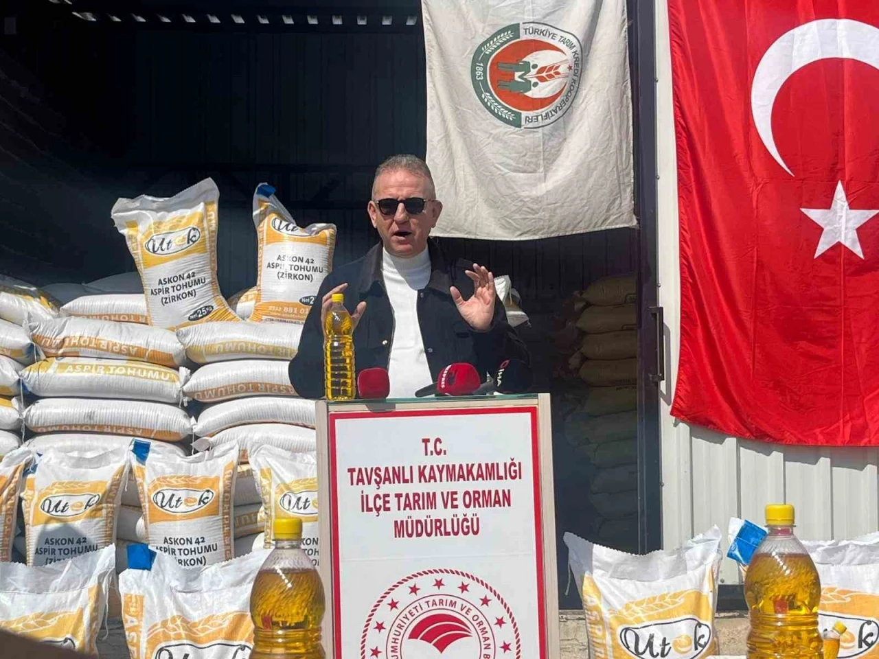Tavşanlı&rsquo;da 114 &ccedil;ift&ccedil;iye y&uuml;zde 75 hibeli Aspir tohum desteği
