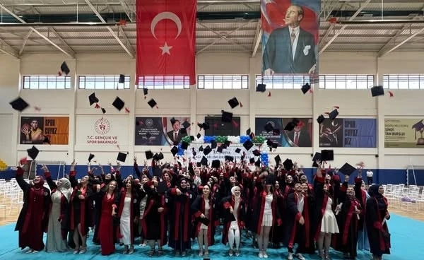 Tavşanlı’da mezuniyet sevinci
