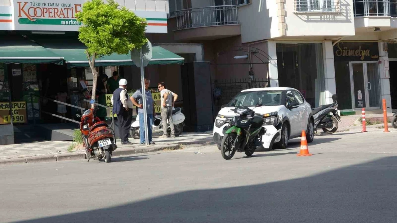 Tavşanlı&rsquo;da otomobil ile motosiklet &ccedil;arpıştı: 1 yaralı

