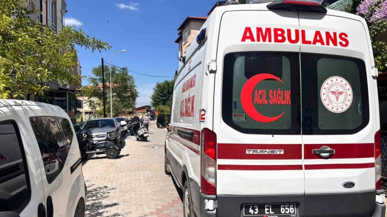Tavşanlı&rsquo;da otomobil ile motosiklet &ccedil;arpıştı: 1 yaralı
