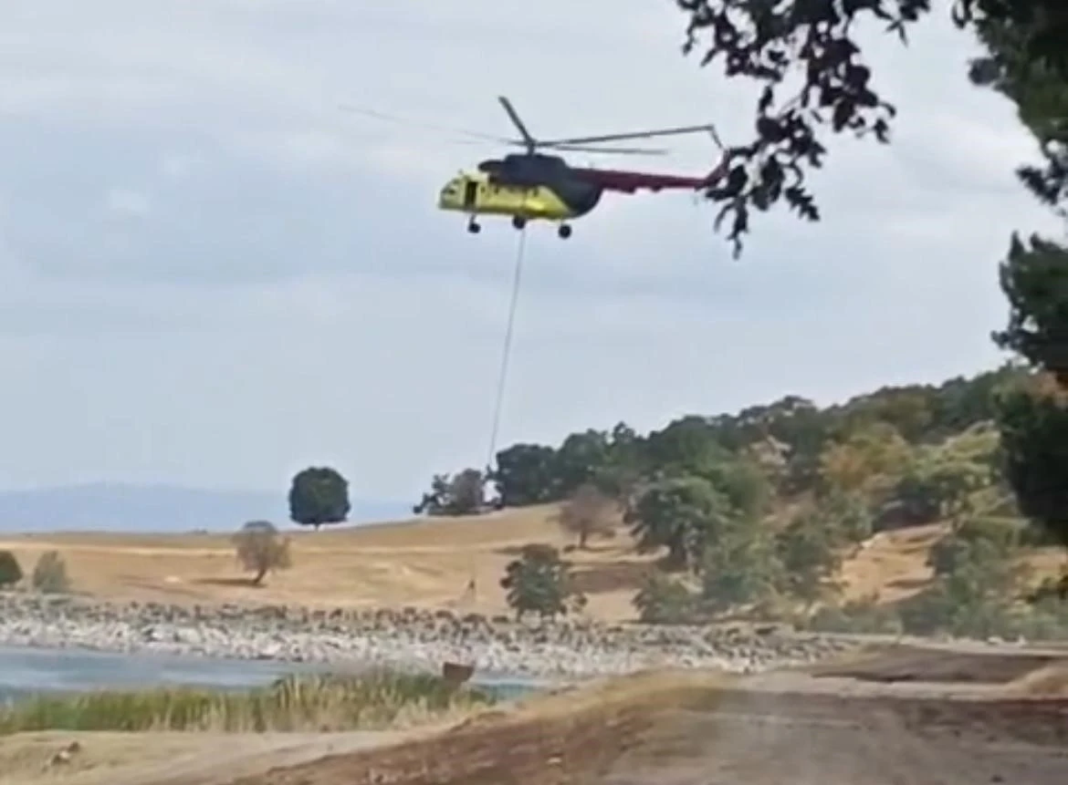 Tavşanlı’da yıldırım düşmesi sonucu çıkan orman yangını havadan müdahaleyle kısa sürede söndürüldü