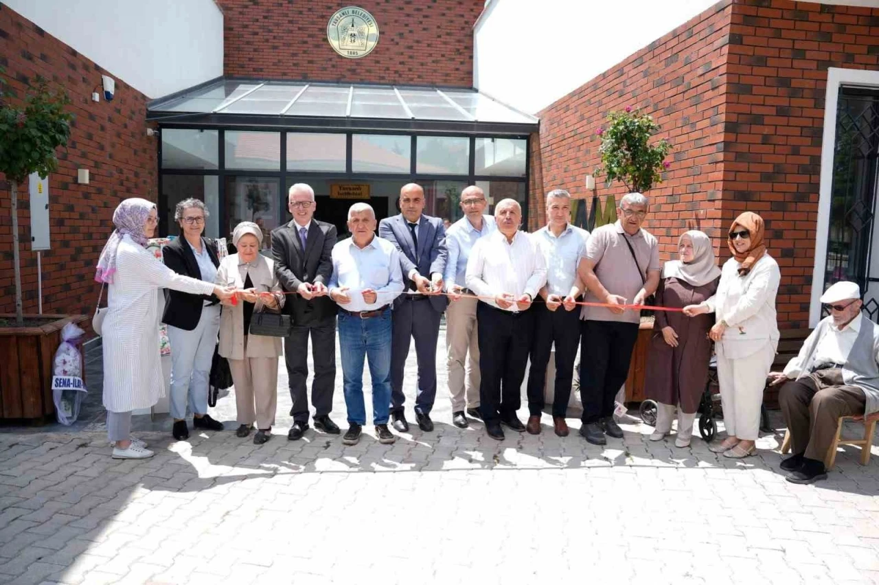 Tavşanlı&rsquo;da Zehra &Ccedil;etin&rsquo;in el emeği eserleri Tavşanlı&rsquo;da sanatseverlerle buluştu
