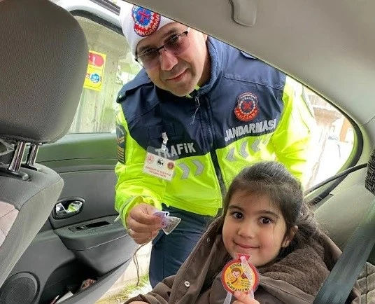 Tavşanlı Hande G&uuml;l Anaokulu &ouml;ğrencileri "G&uuml;venli Yolculuk" i&ccedil;in arka koltuğa ge&ccedil;ti
