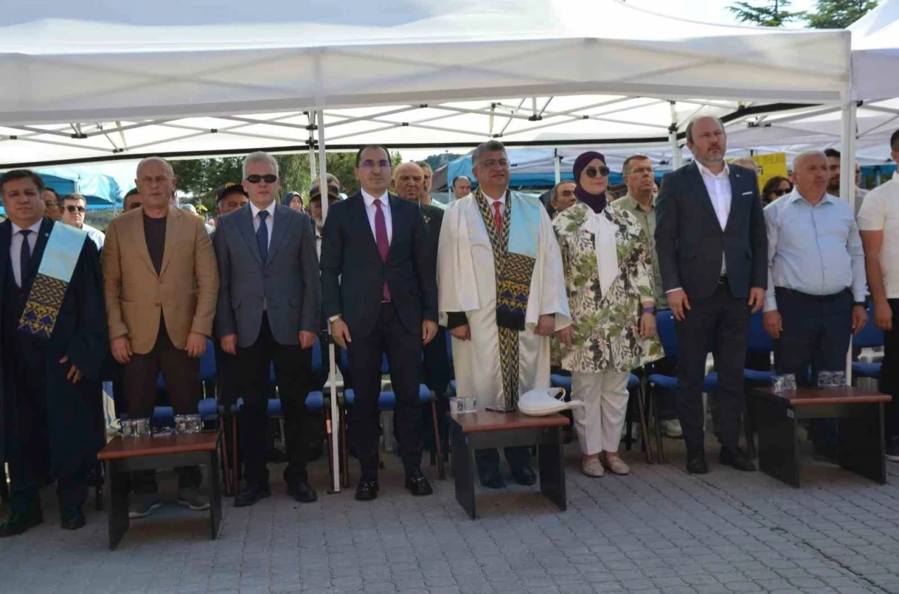 Tavşanlı Meslek Y&uuml;ksek Okulu&rsquo;nda mezuniyet t&ouml;reni
