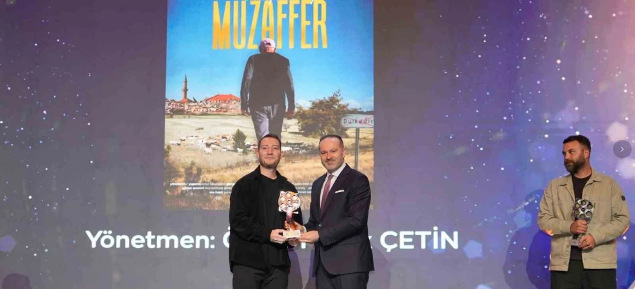 Tavşanlılı yönetmen Ömer Faruk Çetin "Muzaffer" adlı film ile en iyi belgesel film ödülü aldı

