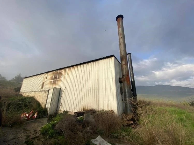 Tavuk &ccedil;iftliğinde &ccedil;ıkan yangın korkuttu
