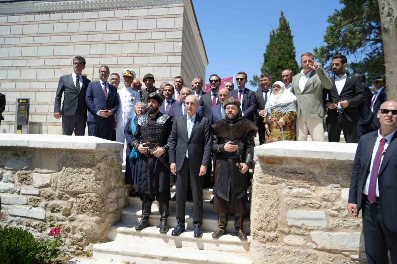 TBMM Başkanı Kurtulmuş Gelibolu&rsquo;da: Gazi S&uuml;leyman Paşa T&uuml;rbesi&rsquo;nde Alplerin n&ouml;bet değişimi b&uuml;y&uuml;ledi
