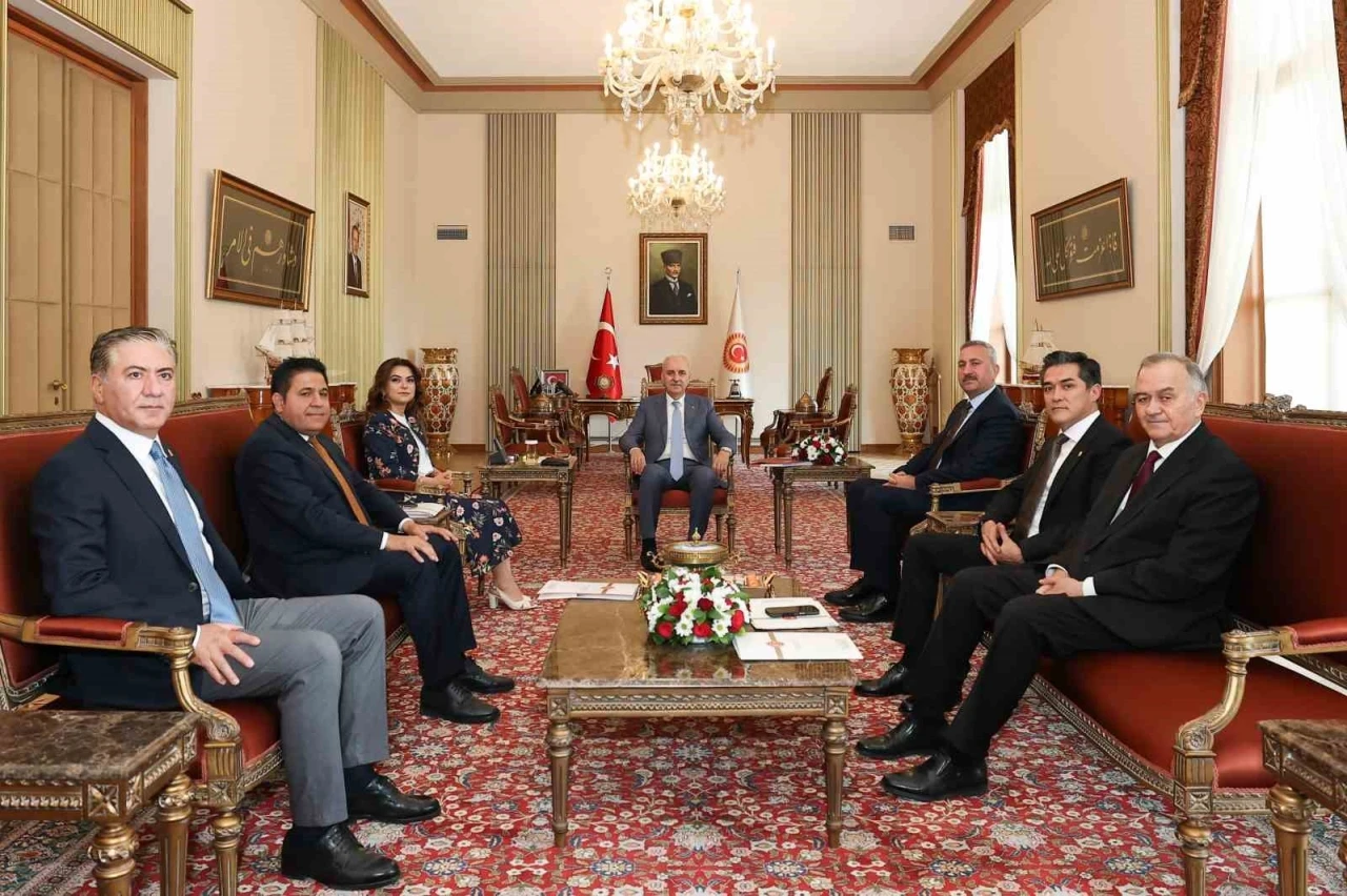 TBMM Başkanı Kurtulmuş, Meclis’te grubu bulunan siyasi partilerin grup başkanvekillerini kabul etti
