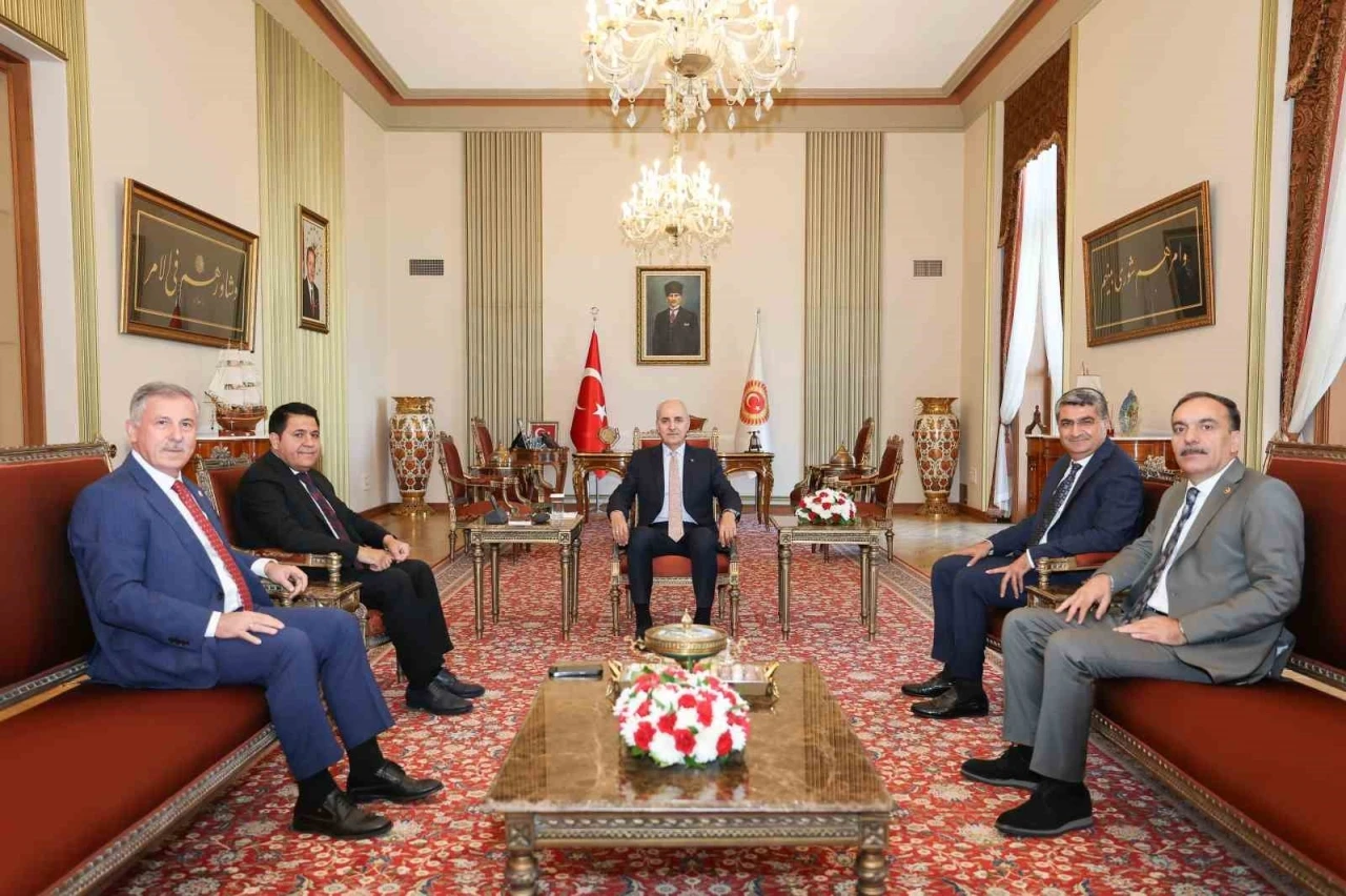 TBMM Başkanı Kurtulmuş, Yeni Yol Partisi heyetiyle g&ouml;r&uuml;şt&uuml;
