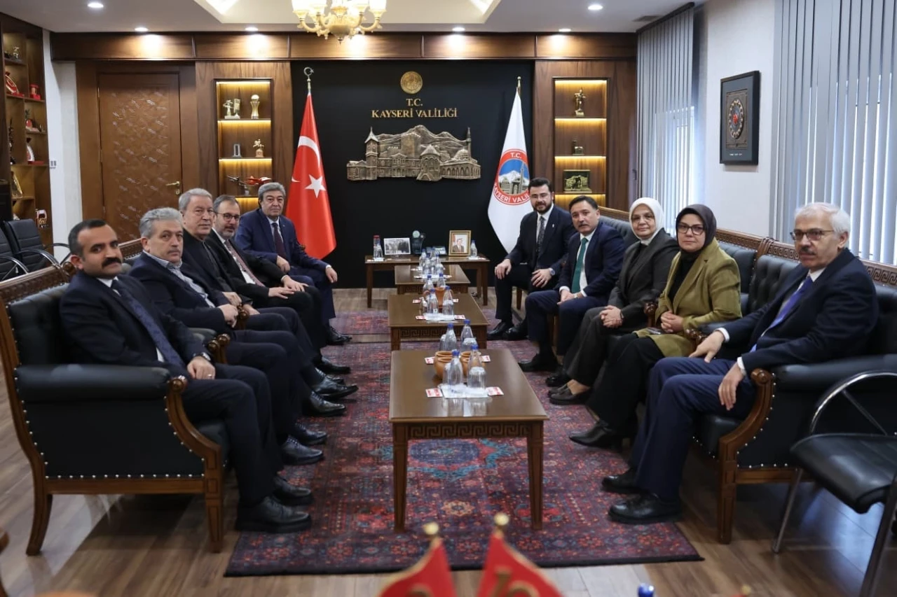 TBMM Engelli Bireylerin Sorunlarını Araştırma Komisyonu&rsquo;ndan Vali &Ccedil;i&ccedil;ek&rsquo;e ziyaret
