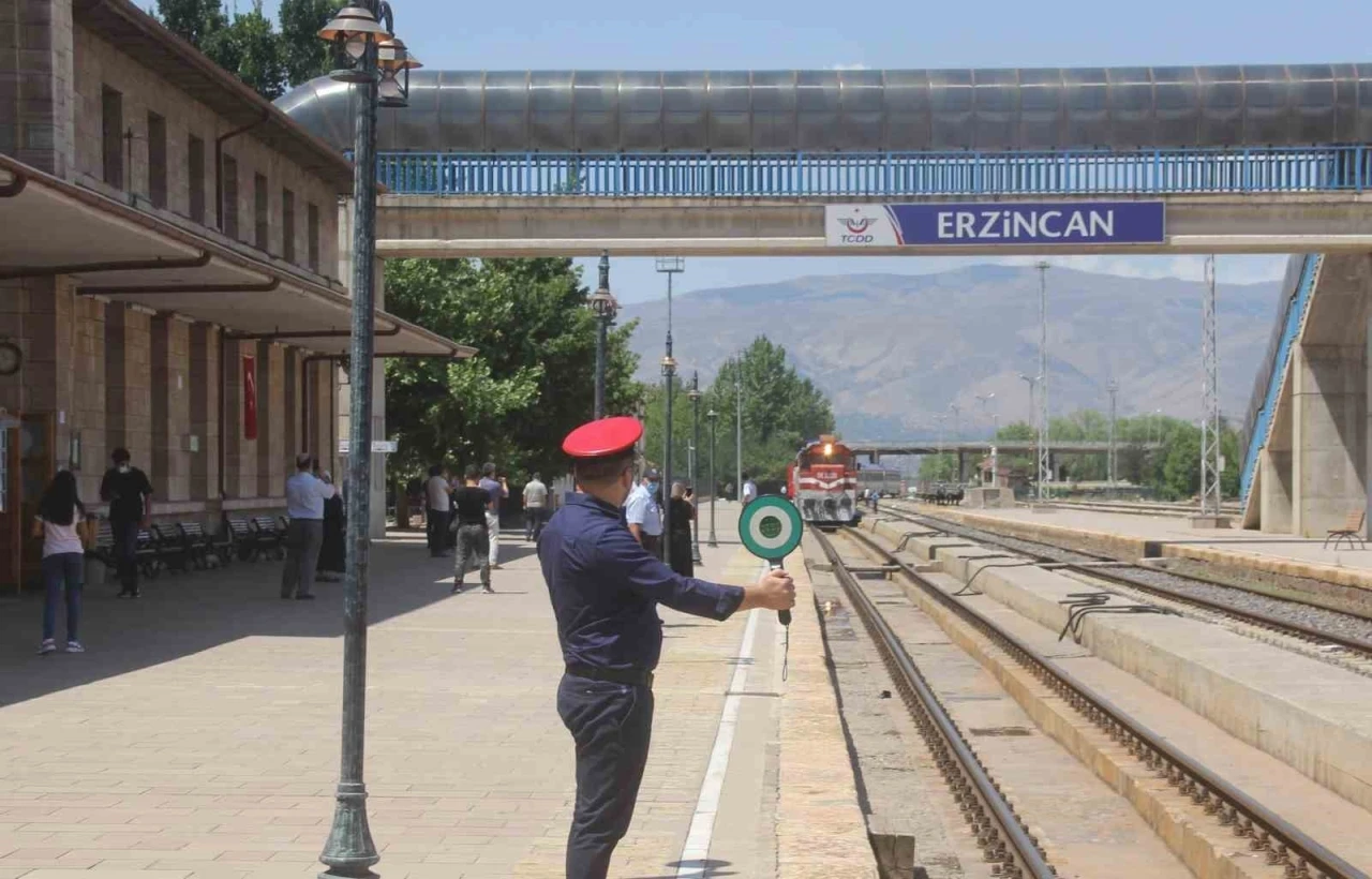 TCDD&rsquo;den Erzincan&rsquo;da ila&ccedil;lama uyarısı
