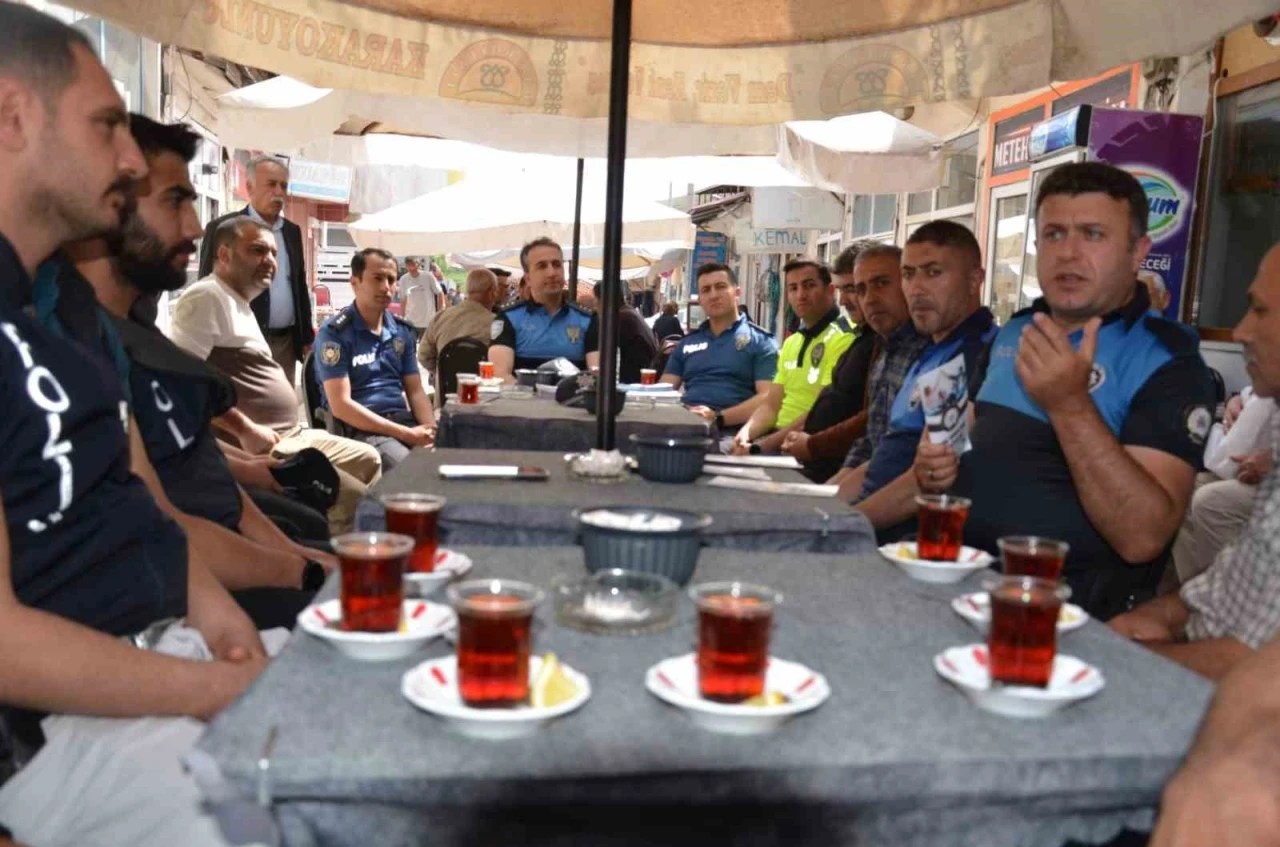 TDP polisleri Tercan’da bilgilendirmede bulundu

