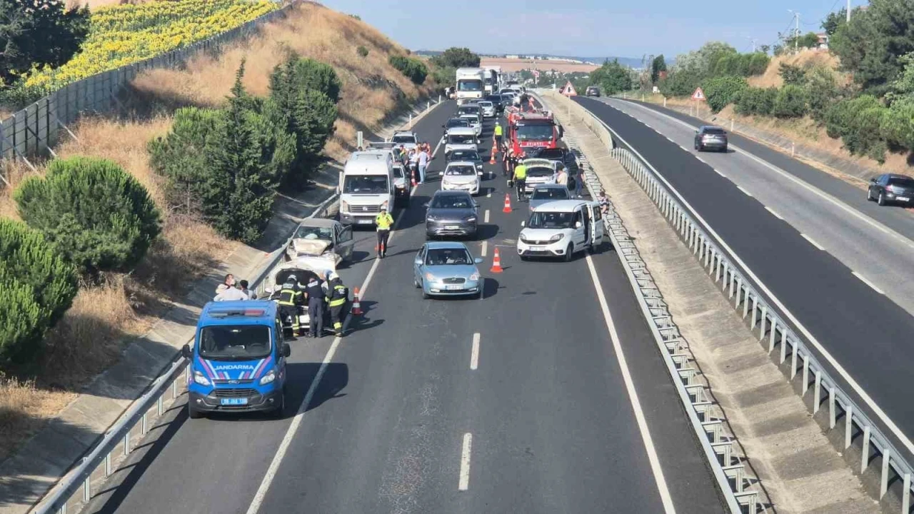 Tekirdağ&rsquo;da 7 aracın karıştığı zincirleme kaza: 1 yaralı
