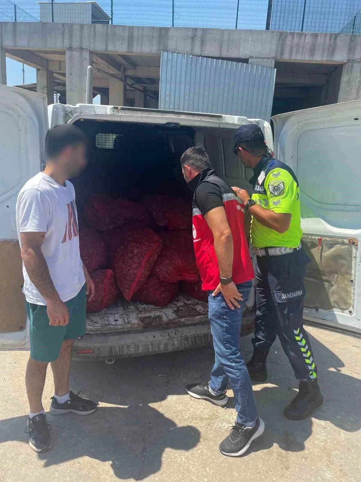 Tekirdağ&rsquo;da 700 kilogram ka&ccedil;ak midye ele ge&ccedil;irildi
