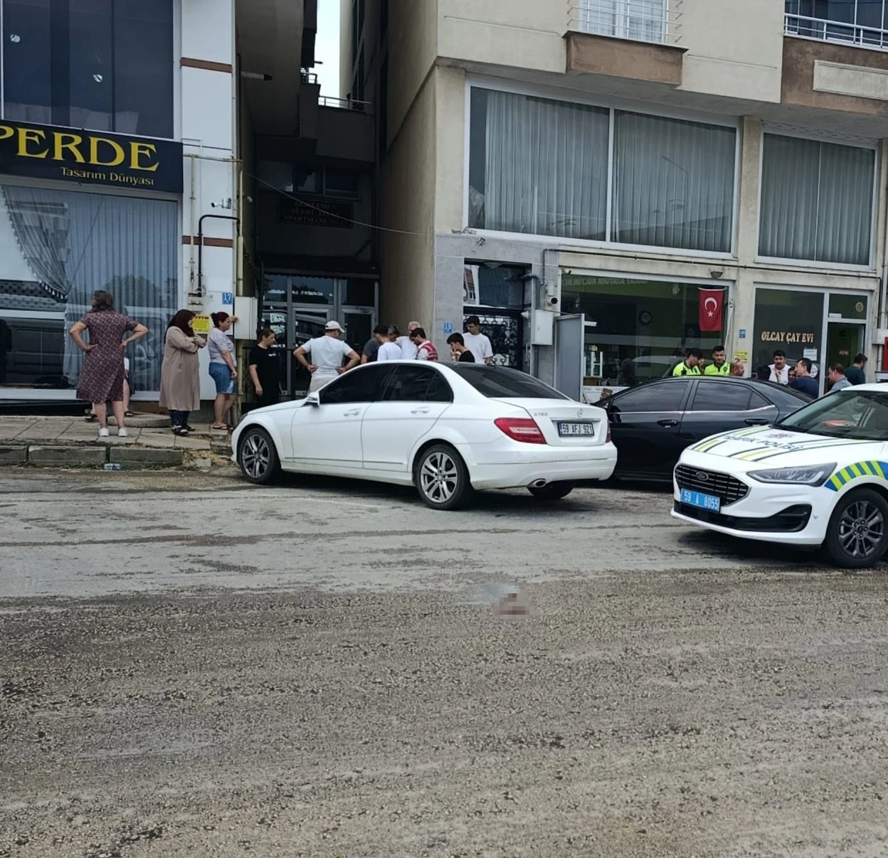 Tekirdağ’da çiftlerin kavgası kanlı bitti: 3 çocuk annesi kadın bıçaklandı
