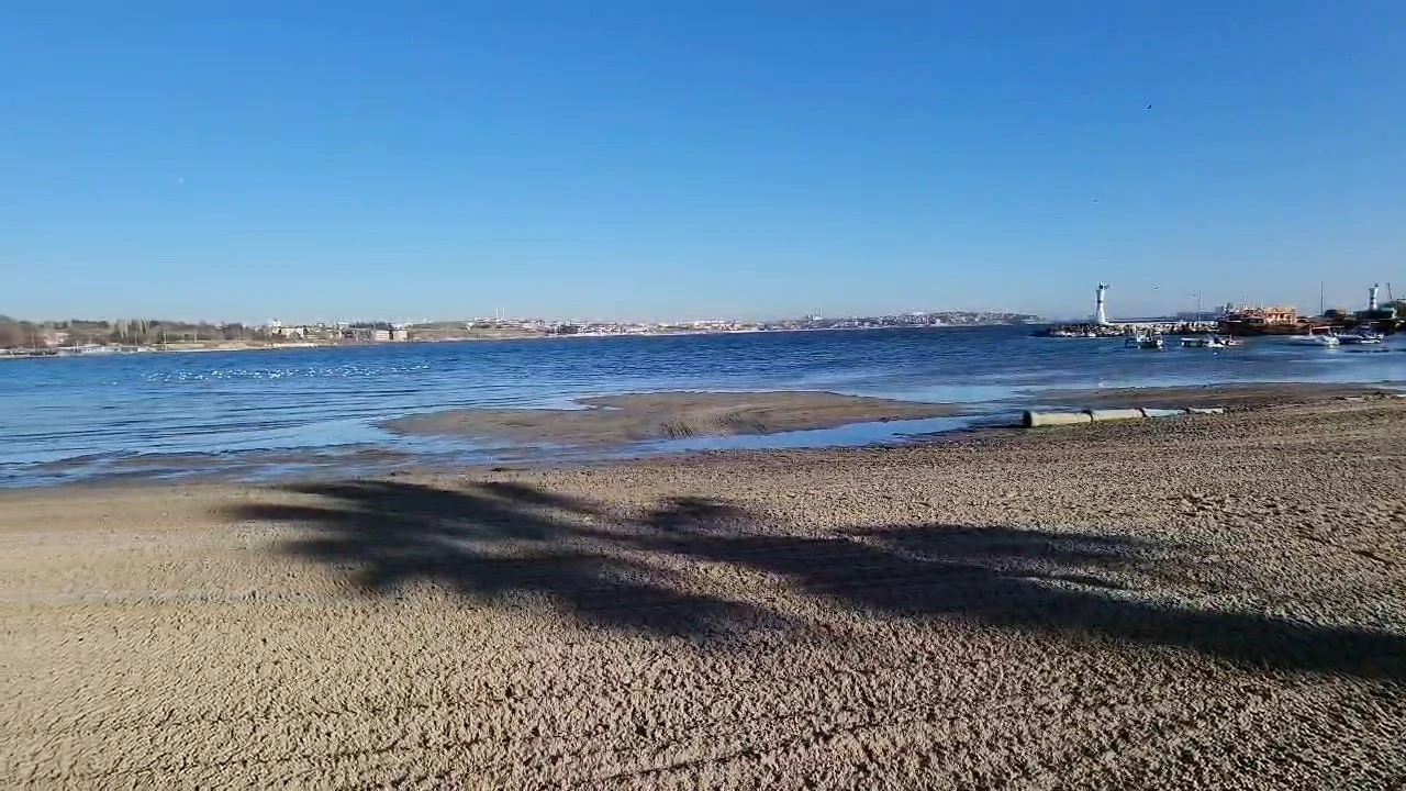 Tekirdağ&rsquo;da deniz 20 metre &ccedil;ekildi
